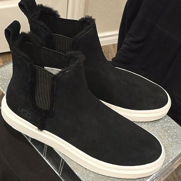 Ugg Alameda Chelsea Sneaker- Black - Picture 10 of 11